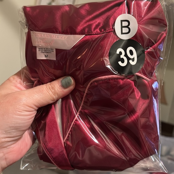 Victoria's Secret Angels Satin Sleep Top - Picture 5 of 13